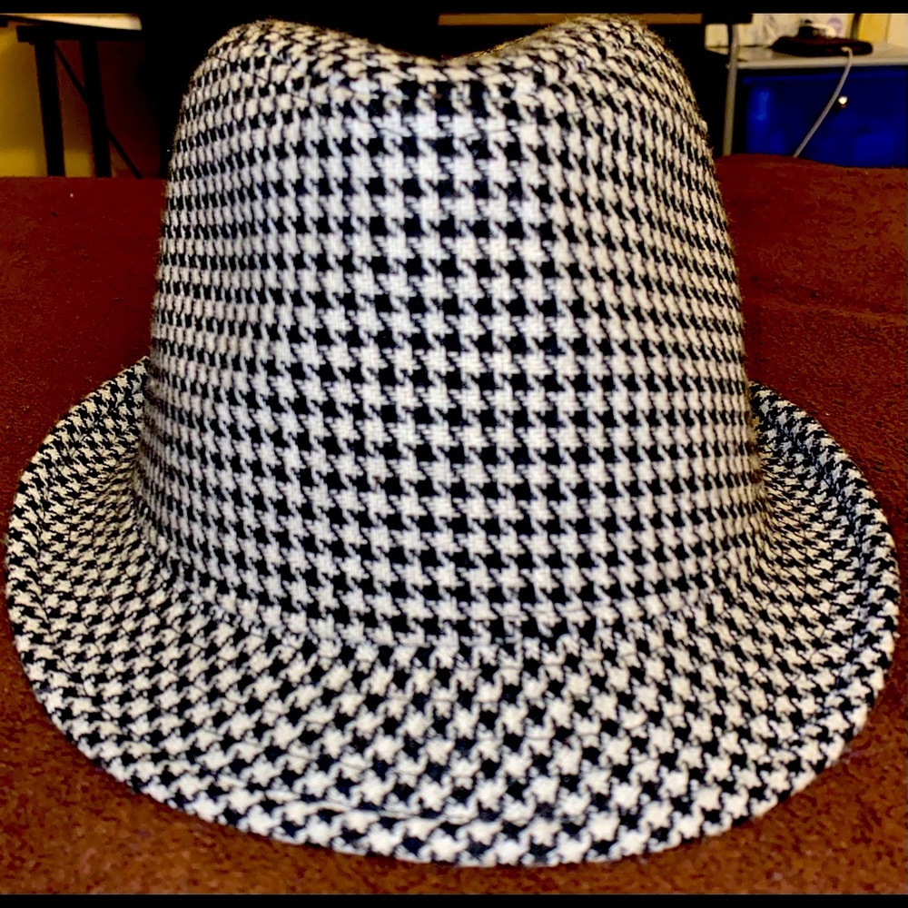 Almost NEW Houndstooth Fedora.